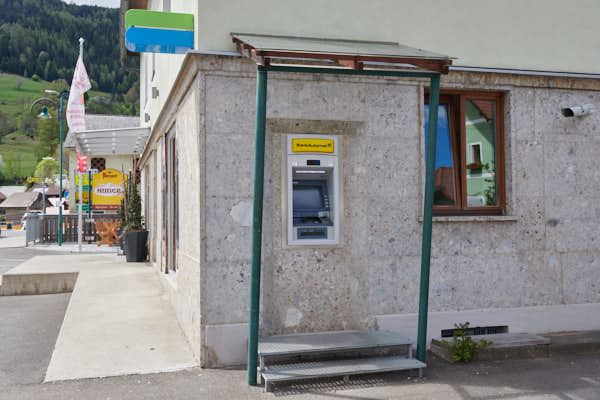 Cash machine