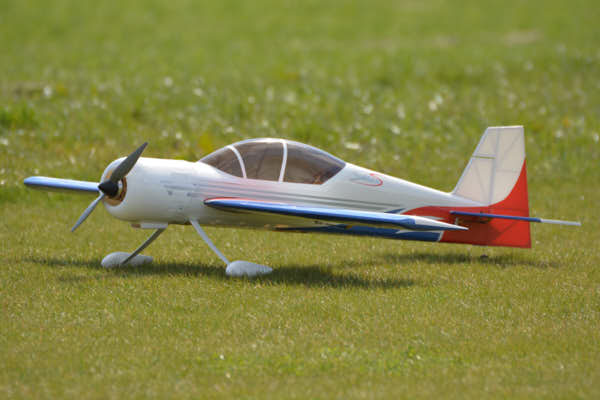 Model airplane